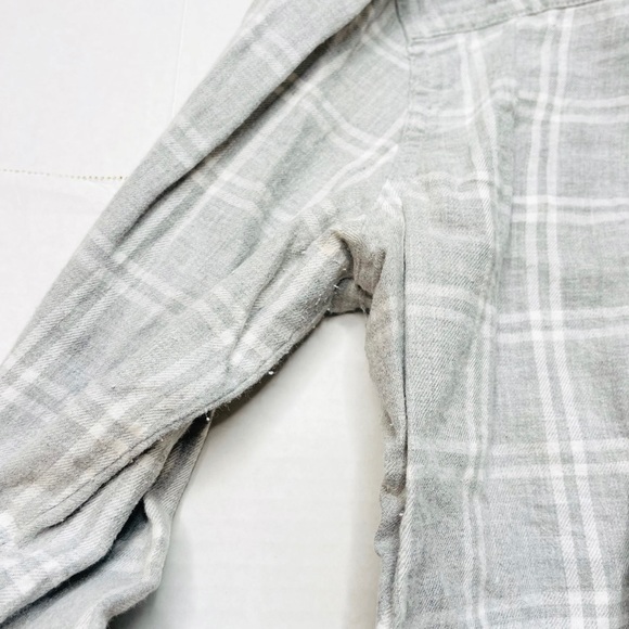 Old Navy The Classic Relaxed Gray Plaid Flannel Long Sleeve Button Up Shirt M - Picture 10 of 14